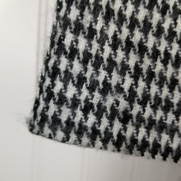 Cabela's Scarf Houndstooth Black White Twisted Fringe Soft Feel 12x60 - Picture 4 of 8